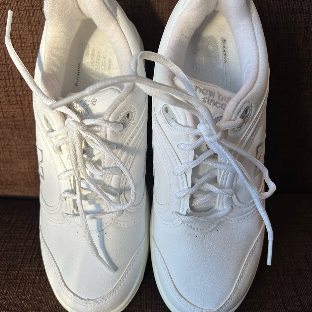 Woman’s New Balance sneakers